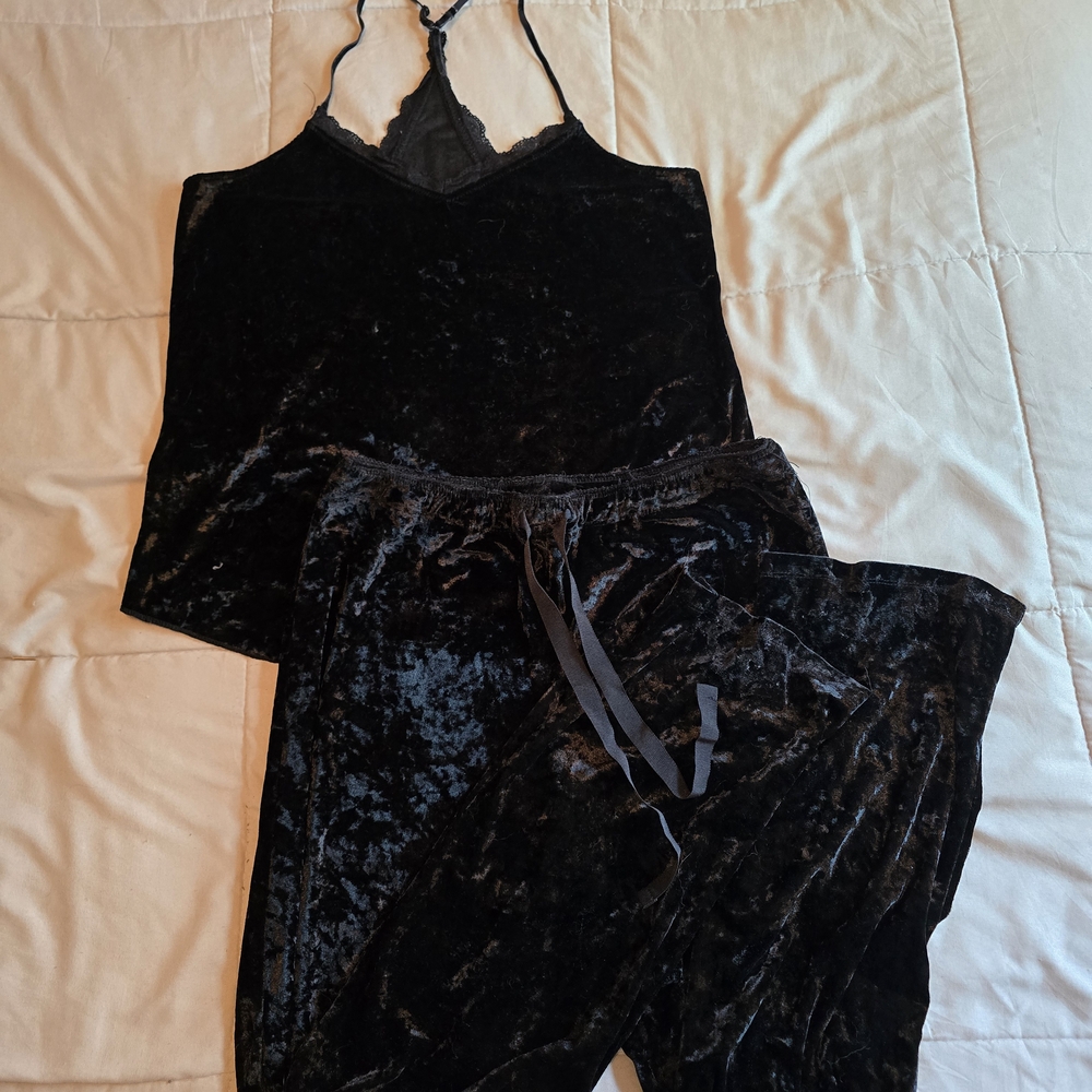 Elegant Black Velvet Sleepwear Set